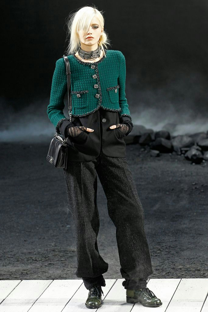Chanel Look 5 - Autumn/Winter 2011 | Modefact